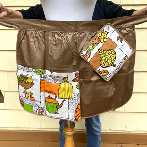 Vintage Early 1960s NWTs Brown/Orange Graphic Mid Century Half Apron w/Potholder Attachment/Tags/Mint/Reversible/Kitchen Kitsch Kool Ade