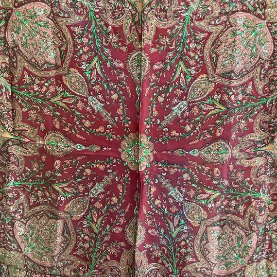 Vintage 1970s Red, Green, Brown Preppy Paisley Ove