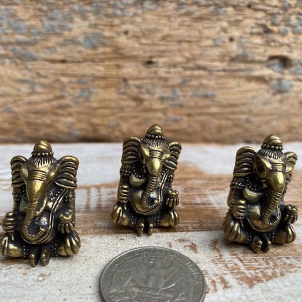 Small Ganesh Statue // Brass Ganesha Statue // Ganesha Statue // Ganesh Amulet // Ganesh Charm // Lord Ganesh Statue // Gift for Yogi