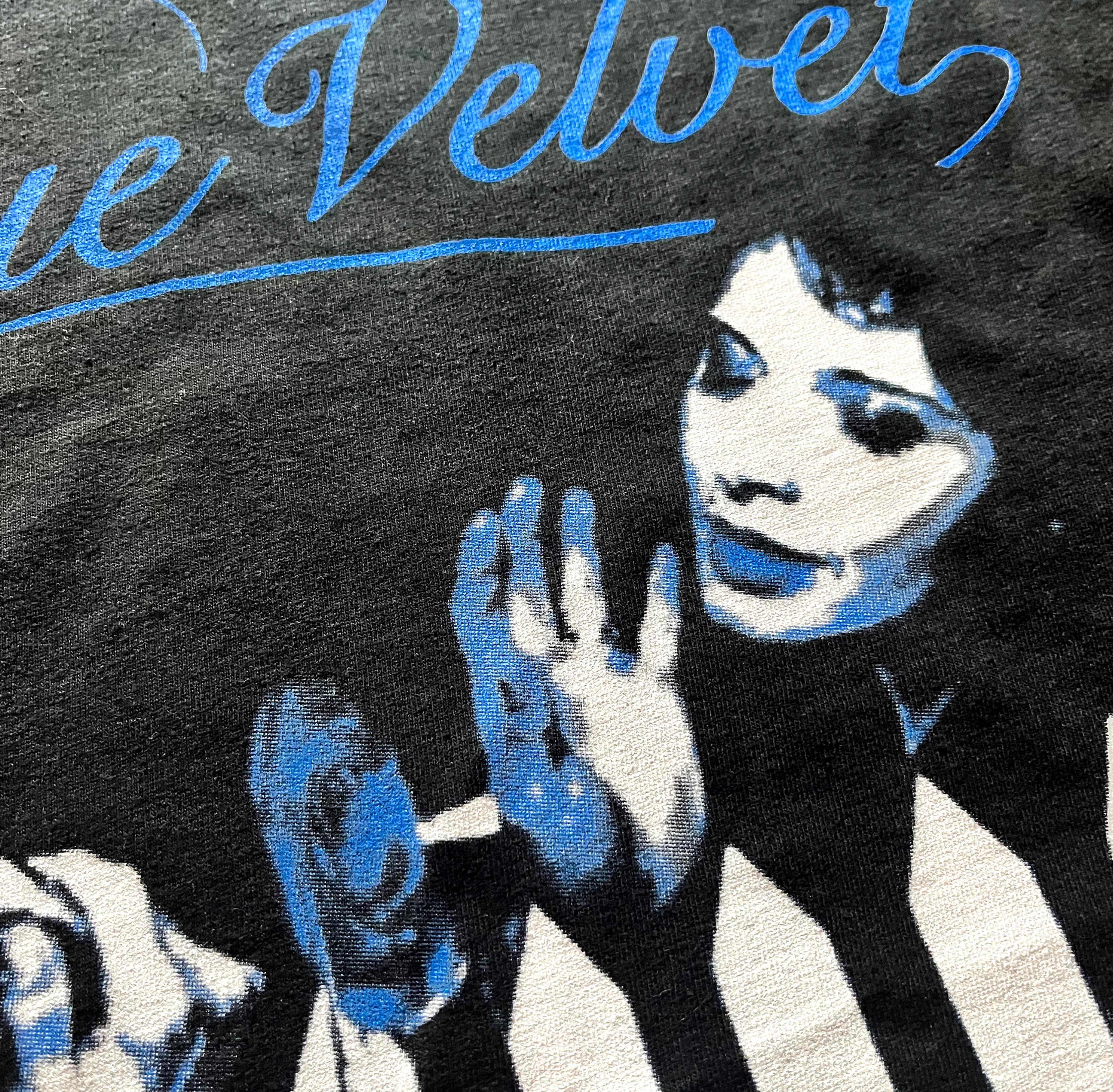 blue velvet vintage tシャツ Blue Velvet Now It's Dark 80s Retro Vintage Unisex Classic T
