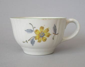 Tea cup with flower, vintage tea cup, yellow flower tea cup, ceramic tea cup, white tea cup, flower decor, Arabia Finland cup, Suomi mug