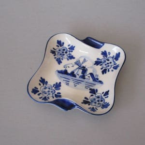 Vintage Ashtray, Delfts Blue Ashtray, ashtray with windmill, ashtray from Holland, vintage Holland decor, vintage Delfts decor, home decor