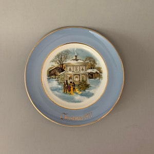 Christmas Plate, Christmas 1977 plate, Avon Christmas plate, Carolers in the Snow, Christmas plate with tree, decorative plate, gift for her
