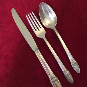 SILVER PLATE FLATWARE, Wm Rogers flatware, First Love flatware, flatware replacements, silver flatware, silver spoon, silver fork, knife