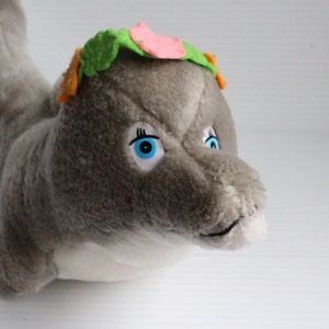 SEA WORLD DOLPHIN with Flower Head Wreath, Vintage 1982 Plush, vintage Souvenir, vintage Keepsake, collectible plush, Sea World souvenir
