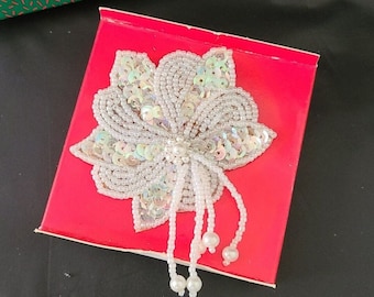 1990 Avon White Sequins, Beads  Pearls Christmas Blossom Pin w/Box ~ NEW