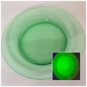 VTG Uranium Green Plain Depression Glass Salad Appetizer Plate 7.5&quot; Dia Glows