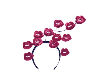 Floating Red Lipstick Küsse Rote Lippen Fascinator Haarband | Surrealer Kostüm-Kopfschmuck