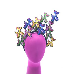 Pop Art Floating Ballon Hundestirnband | Surrealer Fascinator | Blaue, Rosa, Gelbe, Grüne Ballons | Zirkus, Geburtstagsfeier | Surrealer Hut