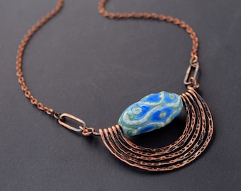 Teksturowany naszyjnik z miedzianego metalu Naszyjnik ceramiczny Biżuteria z drutu Biżuteria dla niej Wisiorek boho rustykalny Naszyjnik ręcznie robiony Prezent dla niej