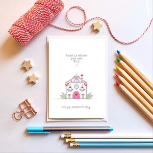 Casa è dove sei mamma. Dolce biglietto per la festa della mamma.