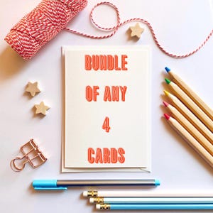 PACOTE de 4 CARTÕES DE FELICITAÇÃO: compre 4 pelo preço de 3. Peça o pacote e adicione uma nota na finalização da compra com os nomes dos cartões escolhidos.