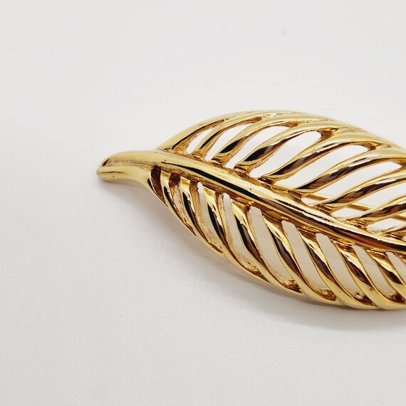 Large Gold Tone Stylized Long Leaf Scarf Pin Broo… - image 4
