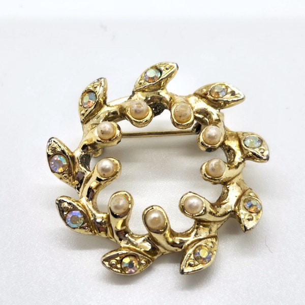 Iridescent Rhinestone & Faux Pearl Wreath Form Circle Pin Brooch Berry Leaf Vintage Costume Estate