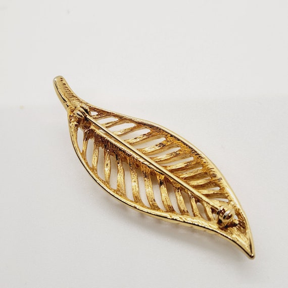 Large Gold Tone Stylized Long Leaf Scarf Pin Broo… - image 5