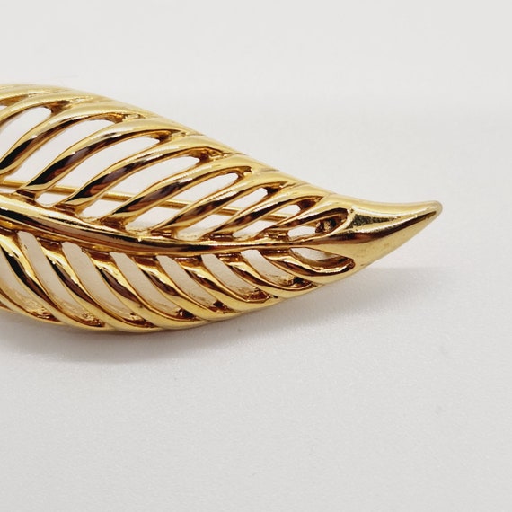 Large Gold Tone Stylized Long Leaf Scarf Pin Broo… - image 3
