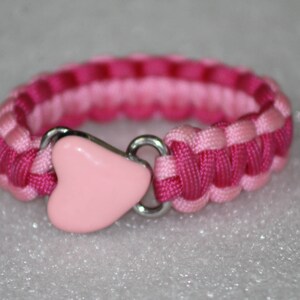 LAST ONE! Girly Pink Heart Paracord Bracelet-Valentine&#39;s Day jewelry-love-sweetheart-kiss-woman-rock climber