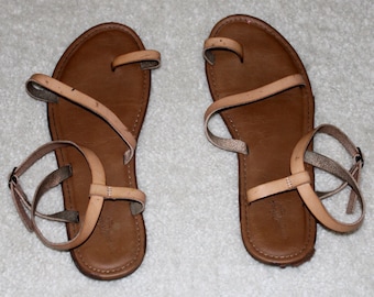 Brown Leather Universal Thread Sandals-Woman's size 7 1/2-pool-beachwear-summer-fun in the sun