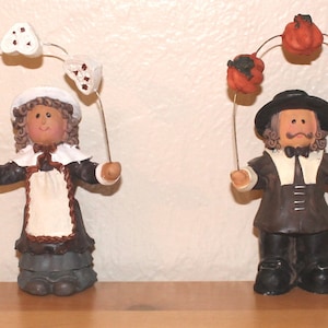 Pair of Vintage Resin Pilgrim statues-Thanksgiving-Mayflower-Feast-Puritan-Colonial-First Americans-Plymouth Rock-Massachusetts
