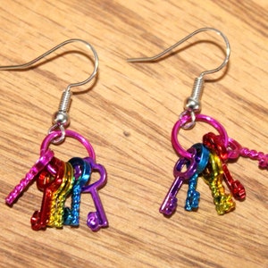 Keys on a Ring hangoorbellen-sleutelhanger-sloten-deursleutel-steampunk-deuren-llaves-cles-chaves-skeletsleutel