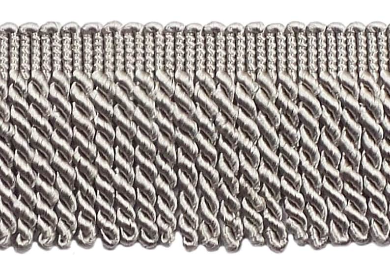 Garniture basique DÉCOPRO de 3 po. Garniture à franges en lingots satinés de la collection Solid # BFS3, gris argenté # 049 (gris argenté) Vendu par yard (36 po/3 pi/0,9 m) image 1