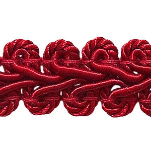 Puede incluir: Borde trenzado rojo con un diseño de cuerda decorativo. El borde está hecho de una tela suave y tejida y tiene un brillo sutil.
