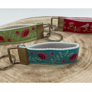 Bird and flower Tilda ribbon keyring, OOAK keyring, Christmas gift her, small handmade gift for mum nan sister daughter wife girlfriend