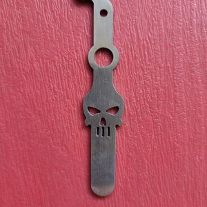 Cold Steel AD10 Skull Design Titanium Pocket Clip image 1