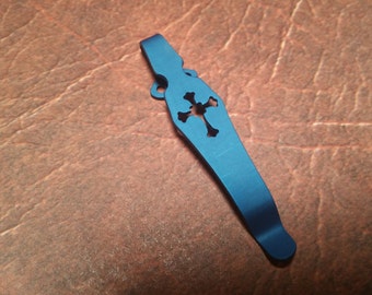Keltisk korsdesign - Titanfickknivklämma för utvalda Benchmade- och Emerson-modeller