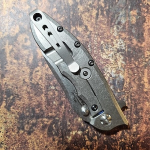 Clipe de bolso com design Chevron Zero Tolerance ZT0562