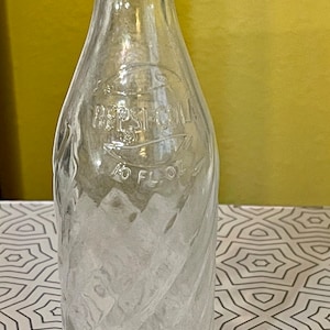Vintage Pepsi-Cola Bottle: 10 fl oz Swirl Design
