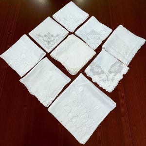 Vintage White Hankies: Filet Crochet Edging, Embroidery, and Cutwork (0127)