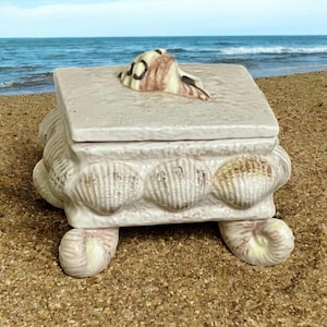 Vintage White Ceramic Seashell Trinket Box: Beachy Decor with Shell Feet