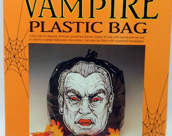 NOS Vintage Halloween Vampiro gigante Sacchetto di foglie di plastica 52&quot; x 32&quot; Decorazione di Halloween Nuovo nella confezione Spooky Yard Dracula
