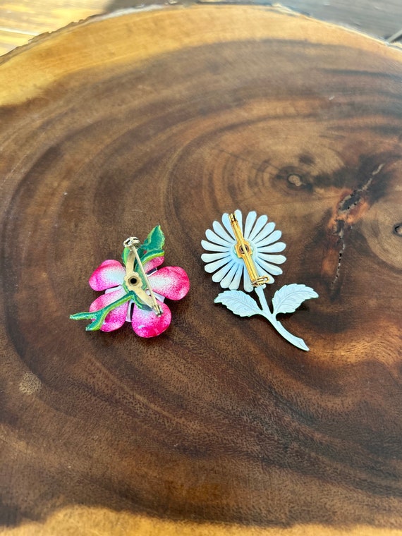 Pair / set of vintage enamel flower floral brooch… - image 4