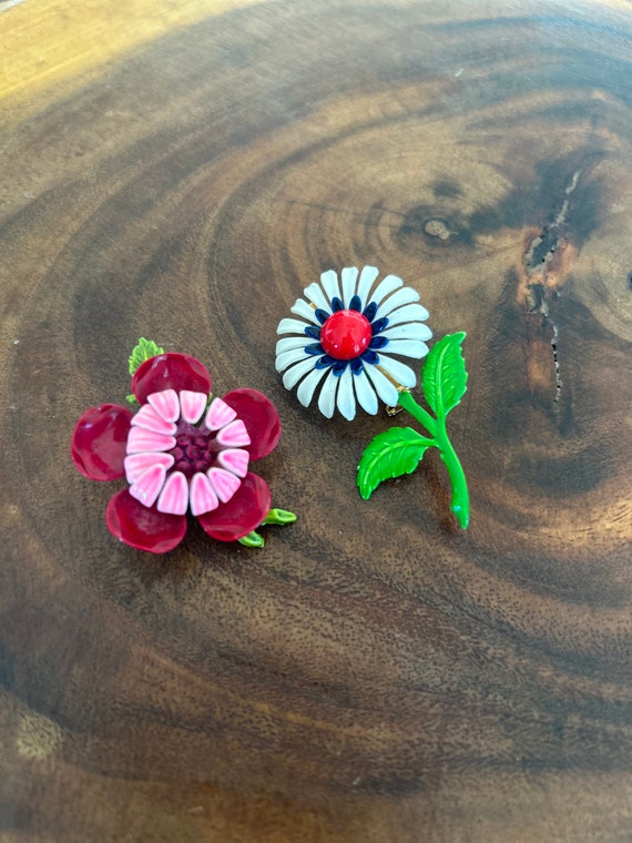Pair / set of vintage enamel flower floral brooch… - image 3