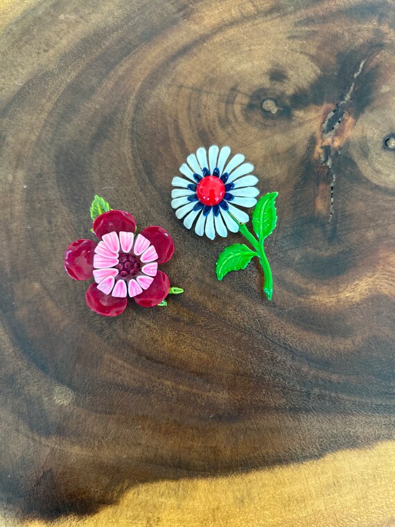 Pair / set of vintage enamel flower floral brooch… - image 6