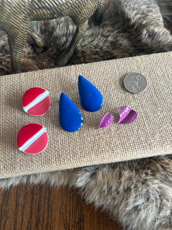 Set of 3 qty 80s vintage post back earrings (as p… - image 5