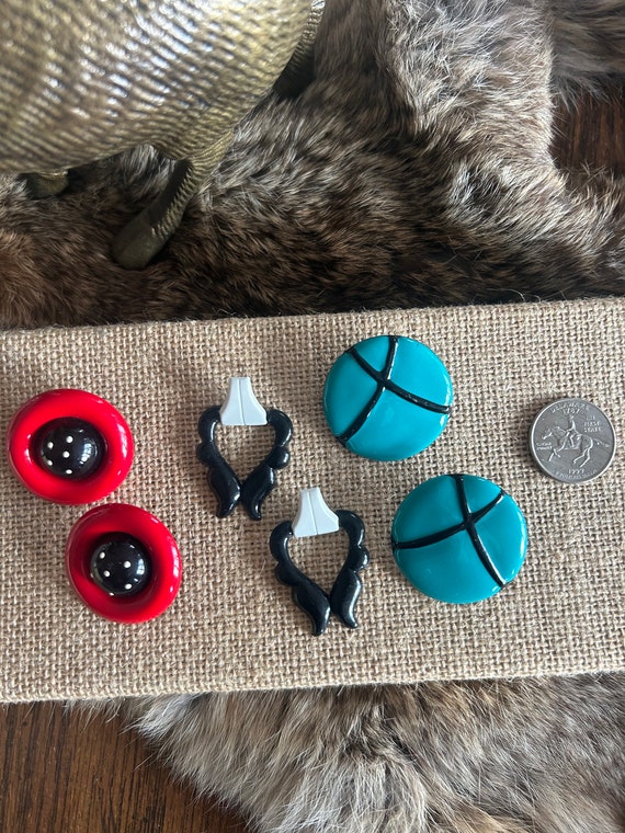 Set of 3 qty 80s vintage post back earrings (as pi