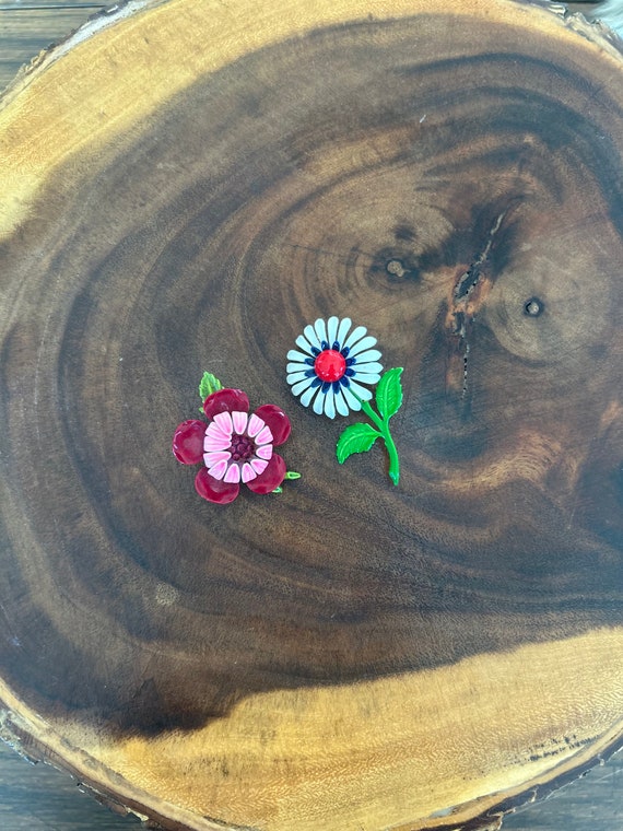 Pair / set of vintage enamel flower floral brooch… - image 2