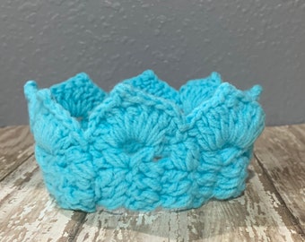 Newborn crochet baby boy crown, baby photo prop