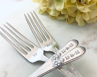 Custom wedding fork set - Handstamped wedding date forks - Cake cutting ceremony decoration - Unique wedding gift ideas - engraved forks