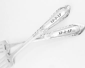 Customized wedding forks - vintage hand stamped fork set - engraved Mr & Mrs cake cutting silverware - engagement gift