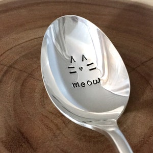 Cuchara plateada vintage, Cuchara para amantes de los gatos, Cucharas estampadas a mano personalizadas, Cucharas grabadas, Cuchara de maullido, Señora loca de los gatos, Mamá gata