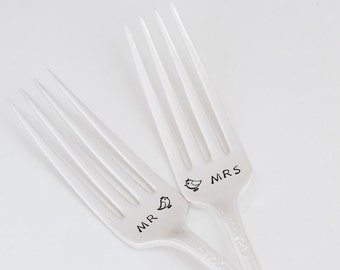 MR & MRS Wedding Fork Set - Hand Stamped Cake Forks - Love Birds Cake Cutting Ceremony Gift Set - Engraved Dinner Forks