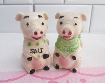 Comical Pig Salt & Pepper Shaker Set ~ 1950's Vintage Ceramic Pigs ~ Collectible Bibbed Farm Animal Piggies 3-1/4" Tall Figurine