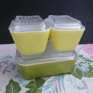 Vintage Pyrex Verdé Refrigerator Dishes & Lids 6 Piece Set Avocado and Light Yellow Green 501, 502
