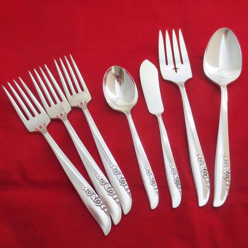 Fourchette à Viande Oneida Rogers – Motif Arbor Rose – 8 1/4 Pouces – Inox