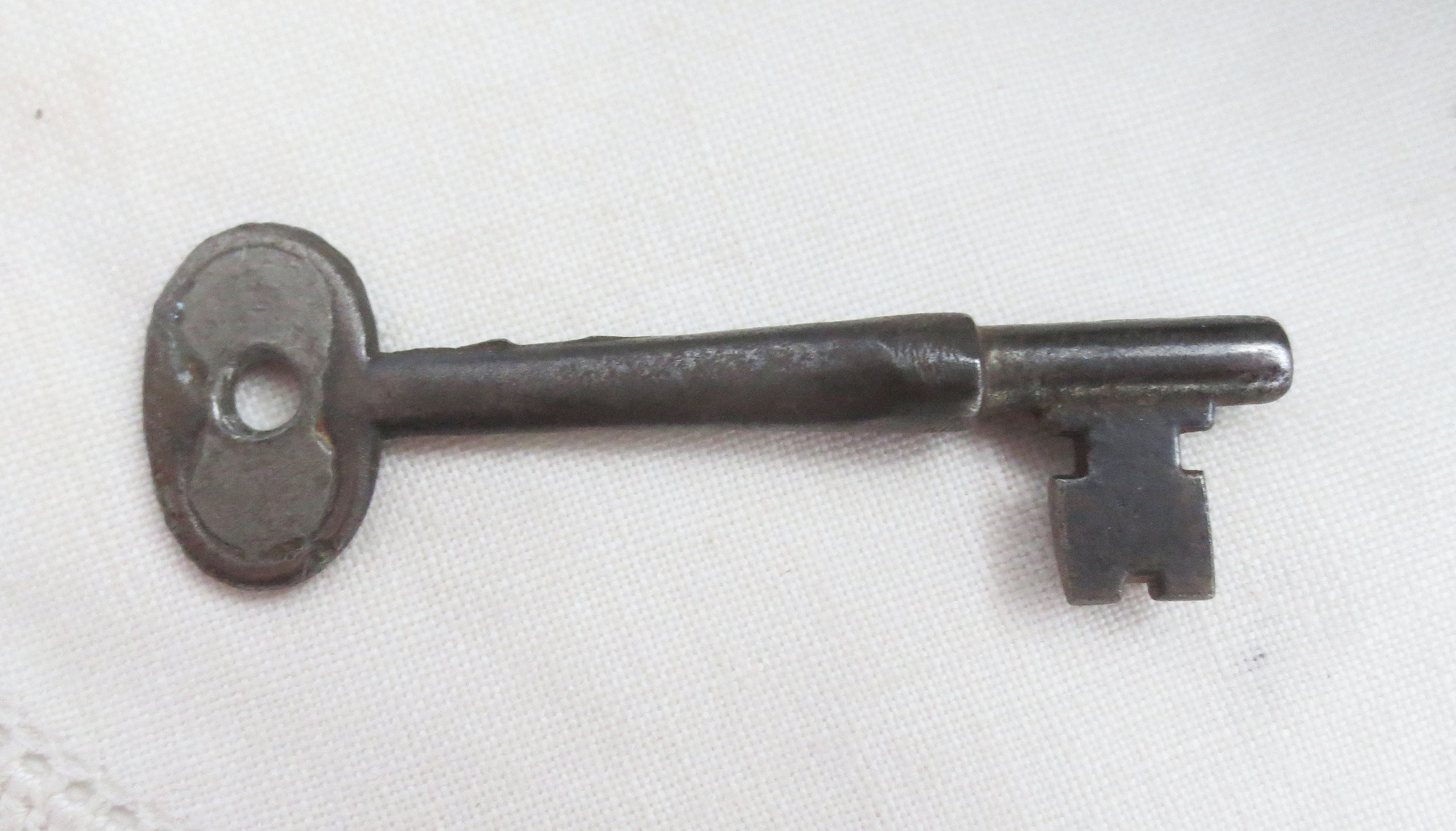 Authentic Antique Skeleton Key, Unusual Filled in Bow or Handle, 2-1/2 ...