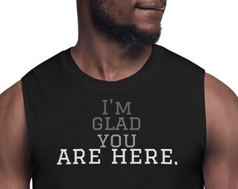 Me alegro de que estés aquí- Camisa muscular unisex